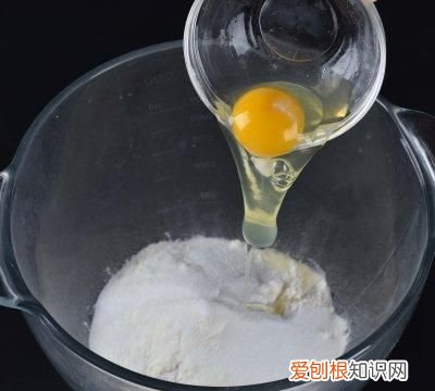 脆底蜂蜜小面包味道松软迷人,法式蜂蜜脆底小面包