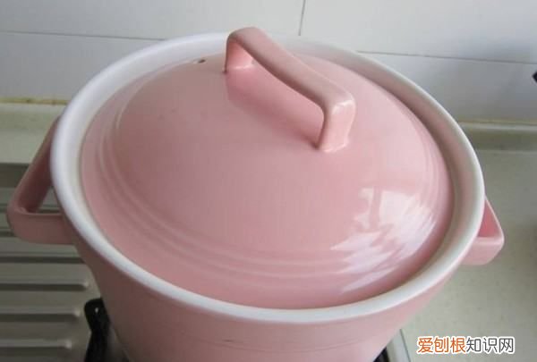 莲藕炖鸡汤怎么做，鸡汤里面可以放莲藕吗