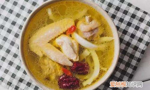 莲藕炖鸡汤怎么做，鸡汤里面可以放莲藕吗