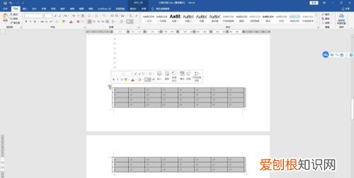 word一页被分成两半，word一页分两半怎么恢复