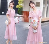 荷叶边连衣裙搭配什么