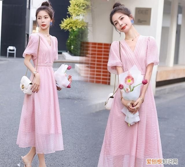 荷叶边连衣裙搭配什么