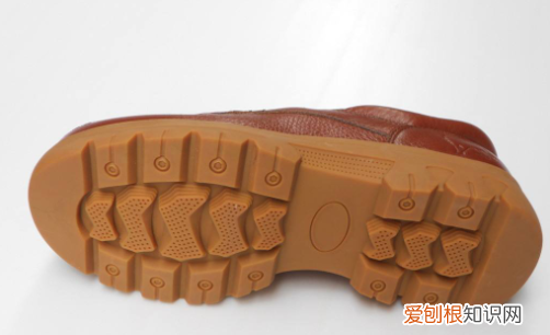 皮浆皮底是什么东西，皮鞋的制作材料很多怎么办