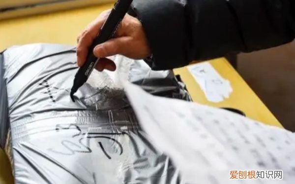 如何涂掉快递单上的信息，马克笔可以涂掉快递信息吗