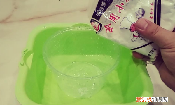 苏打粉怎么用去污效果更好一些，肥皂与小苏打拌在一起怎么去污垢
