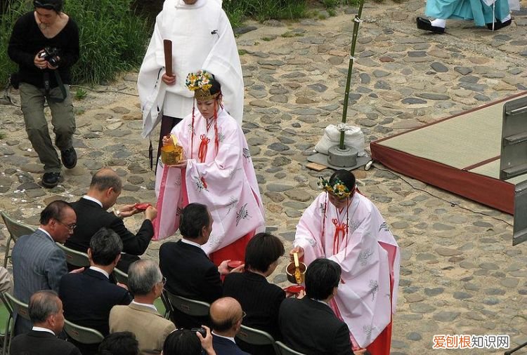 你的名字巫女三叶图片高清壁纸 巫女三叶