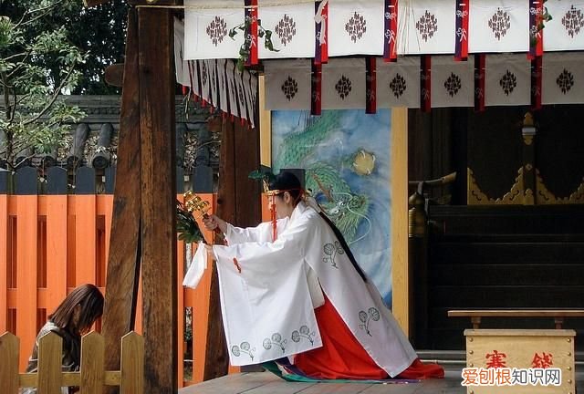 你的名字巫女三叶图片高清壁纸 巫女三叶