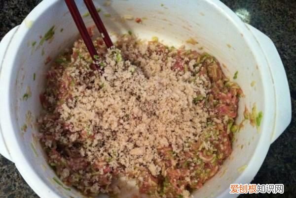 怎么做好吃的甜品，油炸西葫芦素丸子的家常做法