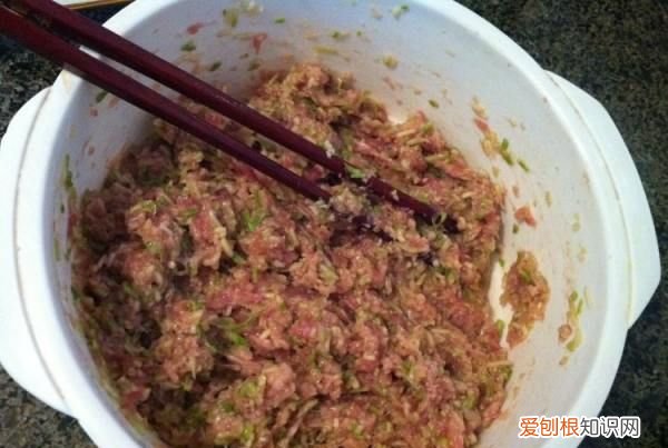 怎么做好吃的甜品，油炸西葫芦素丸子的家常做法
