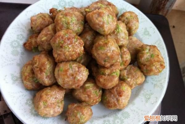 怎么做好吃的甜品，油炸西葫芦素丸子的家常做法
