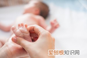 宝宝眼睛被手电筒照了有危害吗 ，手电筒对着婴儿眼睛照射,有伤害吗