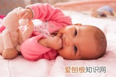 一边奶咸宝宝能吃吗 ，妈妈吃咸宝宝吃奶会怎么样