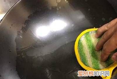 新买的铁锅怎么开锅才会不粘锅 新买的铁锅怎样开