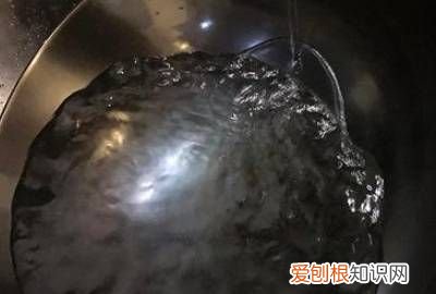 新买的铁锅怎么开锅才会不粘锅 新买的铁锅怎样开
