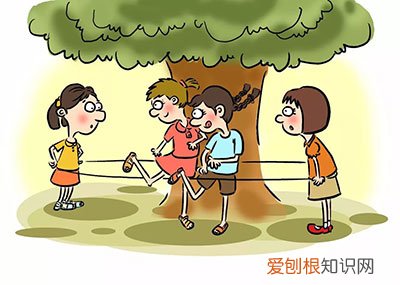 孩子说没人跟他玩，你的态度直接影响他的社交力，当孩子说别人不和他玩