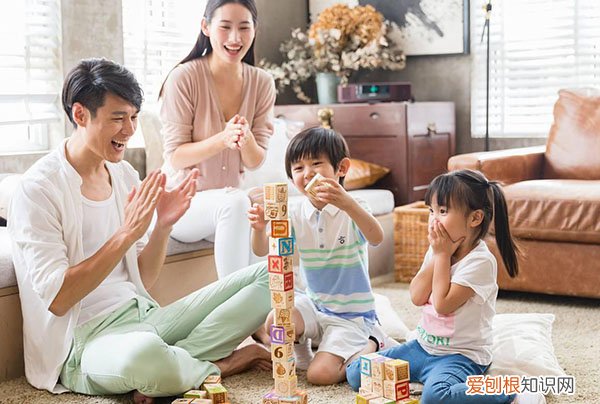 孩子能不能出息，都藏在父母的言行里，不听父母话的孩子都有出息