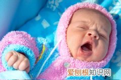 宝宝趴着睡会吐奶吗 ，宝宝趴着会吐奶是怎么回事