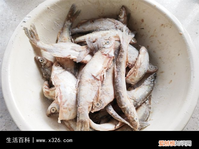 炸鱼怎么做酥脆好吃怎么炸不粘锅 炸鱼怎么做的好吃又脆又香呢