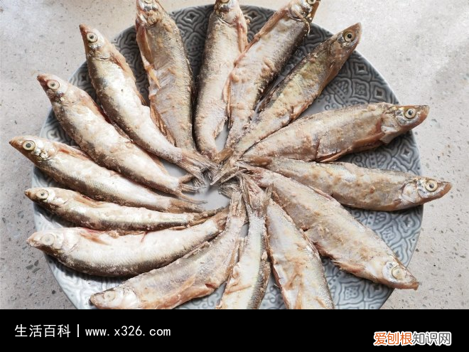 炸鱼怎么做酥脆好吃怎么炸不粘锅 炸鱼怎么做的好吃又脆又香呢