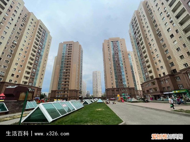 4、世界上最大的内陆国是哪个国家? 世界上最大的内陆国是什么国家