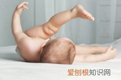 四个月宝宝耳朵流黄水怎么回事 ，4个月的宝宝耳朵流黄水