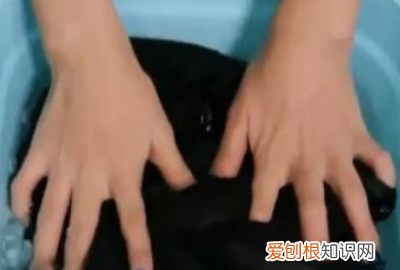 漂白剂洗衣服变黄 漂白剂把白色衣服弄黄了能变回吗