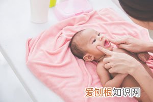 婴儿15天睡觉哼哼唧唧是什么原因 ,宝宝15天晚上睡觉老是哼哼唧唧