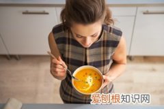 月子里用吸奶器手疼怎么办 ，月子里挤奶手疼怎么办