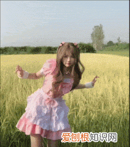 宅男一觉醒来,发现身边多了个女仆,从此走向人生巅峰!