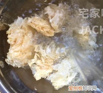 冰糖银耳羹的做法和功效与作用,冰糖银耳羹怎么做又粘稠又好吃