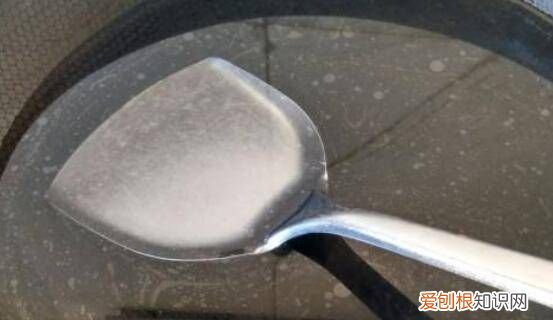 生铁锅如何开锅视频 生铁锅如何开锅不生绣