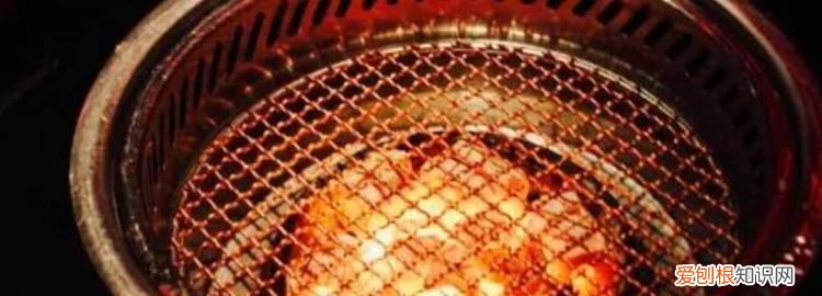 烤盘上顽固污渍怎么去除 ，如何去除烤盘上留下的黑油渍？