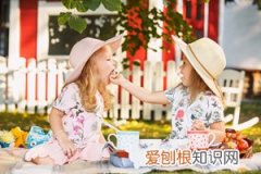 为什么小孩子笑起来有皱纹，为什么小孩子笑会有鱼尾纹？