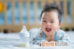 新生儿9天不爱哭是智障吗 ，新生儿9天哭闹不睡觉