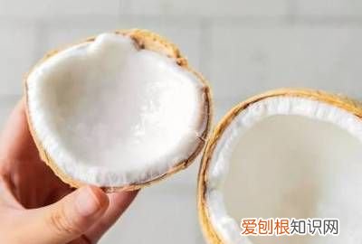椰子在宿舍怎么轻易地剥开 ，在家里怎么打开椰子壳？