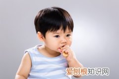 宝宝长双眼皮的前兆有哪些 ，宝宝双眼皮的特征