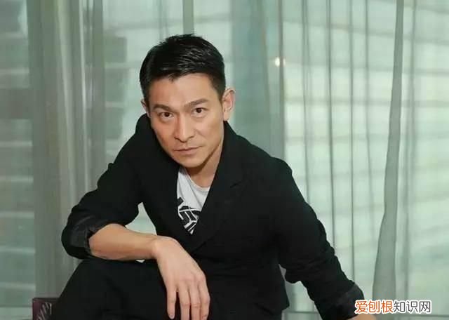 奋斗的年龄选择安逸 ，该奋斗年龄怎么写一句话？