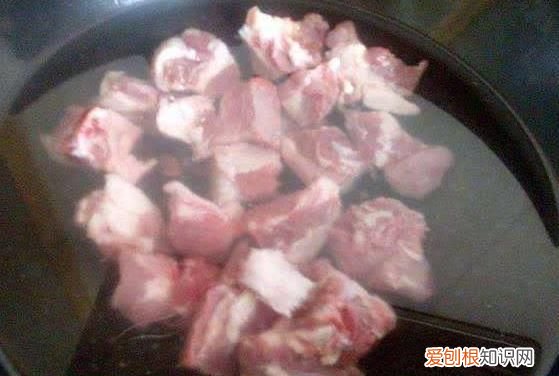 蓮藕排骨玉米湯的功效與作用 ，排骨蓮藕玉米湯放什么調(diào)料？