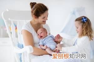 在家看孩子還是上班 ，在家看孩子還是上班看孩子