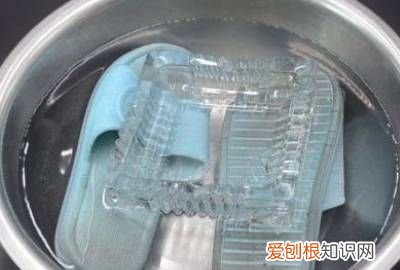 塑料拖鞋怎么洗跟新买的一样 ,拖鞋穿久了脚臭味怎么去除?