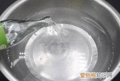 塑料拖鞋怎么洗跟新买的一样 ,拖鞋穿久了脚臭味怎么去除?