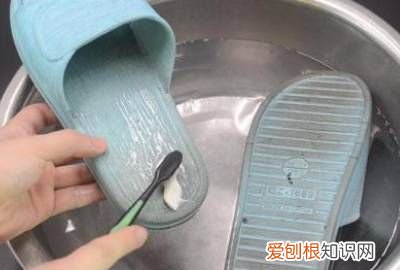 塑料拖鞋怎么洗跟新买的一样 ,拖鞋穿久了脚臭味怎么去除?