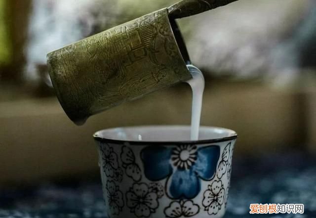24节气中的白露是什么意思? ，24节气当中的白露是什么意思？