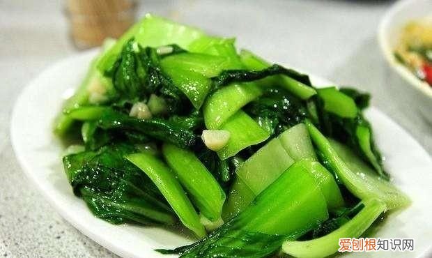 炒菜时应该什么时候放盐 ，炒菜时,什么时候放盐合适?？