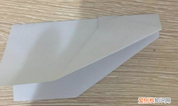 纸飞机步骤图，如何制作纸飞机