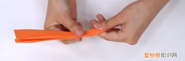纸飞机步骤图，如何制作纸飞机