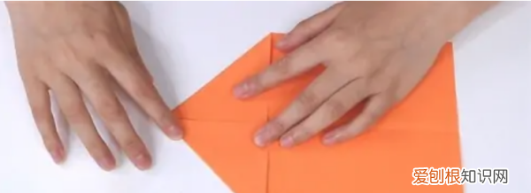 纸飞机步骤图，如何制作纸飞机