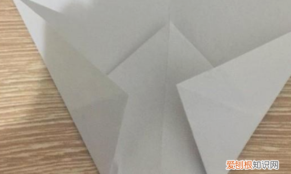 纸飞机步骤图，如何制作纸飞机