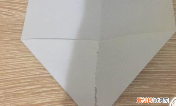 纸飞机步骤图，如何制作纸飞机