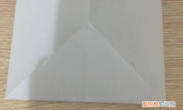 纸飞机步骤图，如何制作纸飞机